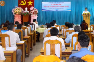 An Giang tập huấn "Chiến lược AI cho nhà quản lý giáo dục tiểu học" cho đội ngũ cán bộ quản lý trong tỉnh. (Ảnh: Trọng Nhân) 