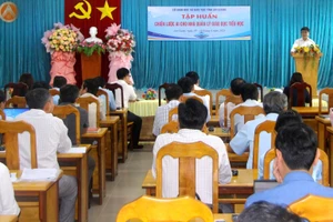 An Giang tập huấn "Chiến lược AI cho nhà quản lý giáo dục tiểu học" cho đội ngũ cán bộ quản lý trong tỉnh. (Ảnh: Trọng Nhân)