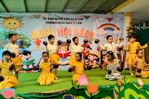 "Ngày hội sách" dành cho trẻ dân tộc Khmer xã Ô Lâm, tỉnh An Giang.