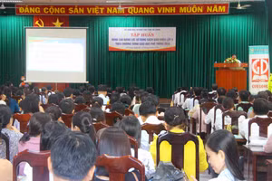 Hơn 3.500 cán bộ, giáo viên An Giang tập huấn sử dụng sách giáo khoa lớp 5, lớp 9 và lớp 12. (Ảnh: Trọng Nhân).