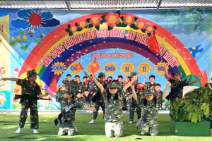 Chúng cháu là chiến sĩ tí hon.