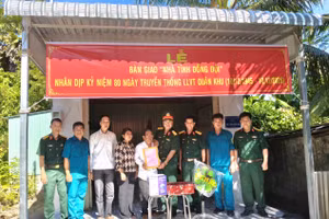 Trao nhà "Tình đồng đội" cho gia đình ông Chau Sin.