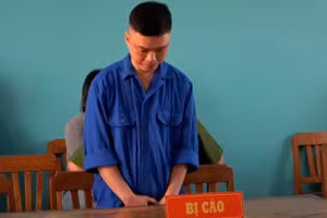 Lê Hữu Thắng (36 tuổi) lĩnh án 7 năm tù vì đâm con nợ trọng thương. (Ảnh: Văn Vũ)