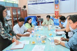 Xã Ô Lâm (tỉnh An Giang) chăm lo cho học sinh đến trường. 