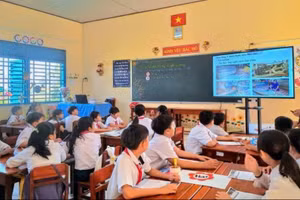 Tiết học Mĩ thuật của học sinh Tiểu học ở An Giang.