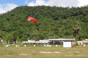 Giải thi đấu Dù lượn TP Hồ Chí Minh mở rộng với 50 phi công trong và ngoài nước tham gia.