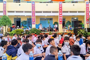 Học sinh An Giang tựu trường ngày 29/8, khai giảng ngày 5/9. Ảnh: Trọng Nhân.