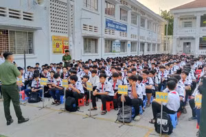 Buổi sinh hoạt chuyên đề "Miễn dịch số" tại Trường THCS Quản Cơ Thành (xã Châu Thành, tỉnh An Giang).