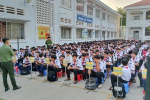 Buổi sinh hoạt chuyên đề "Miễn dịch số" tại Trường THCS Quản Cơ Thành (xã Châu Thành, tỉnh An Giang).