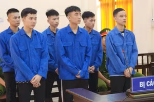 Nhóm thanh thiếu niên đánh trẻ em bị tuyên phạt 20 năm 6 tháng tù. (Ảnh: Văn Vũ)