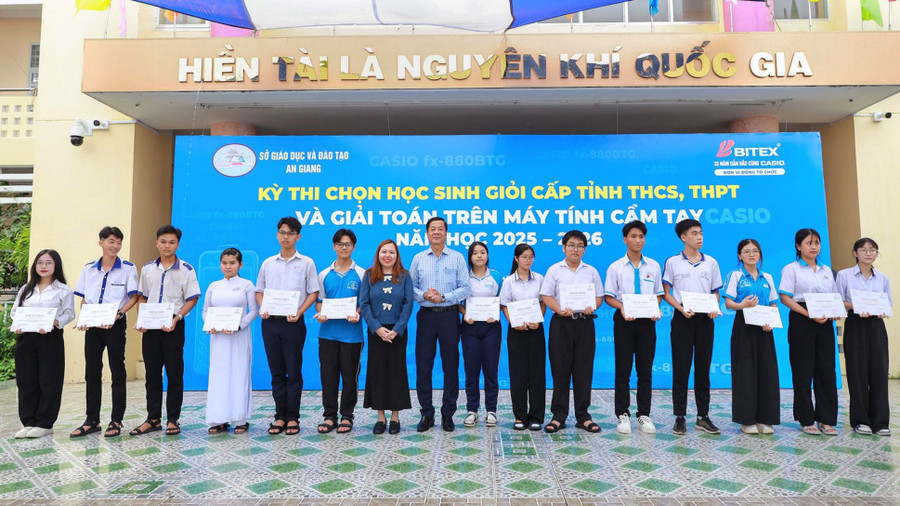 Học sinh đạt giải tại Kỳ thi học sinh giỏi giải Toán trên máy tính cầm tay năm học 2025 - 2026.