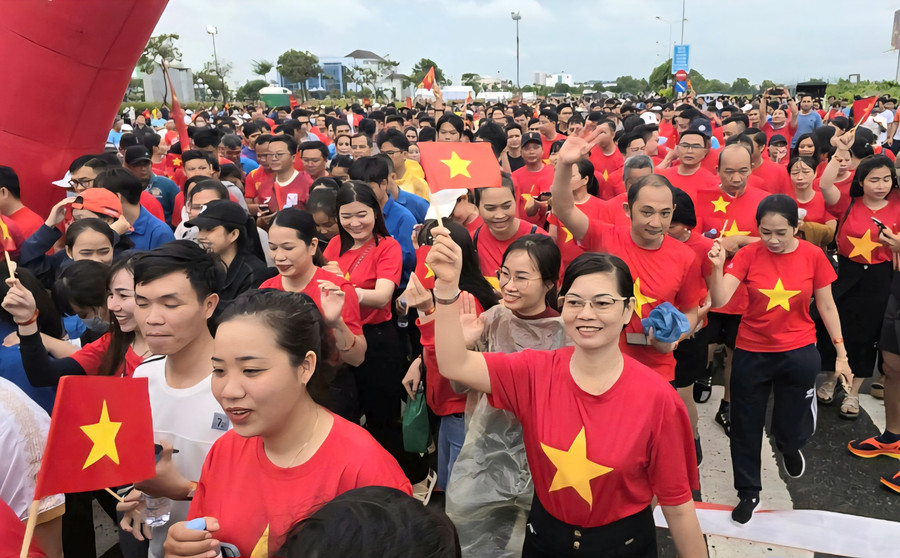 An Giang tham gia hoạt động đi bộ toàn quốc "Cùng Việt Nam tiến bước".