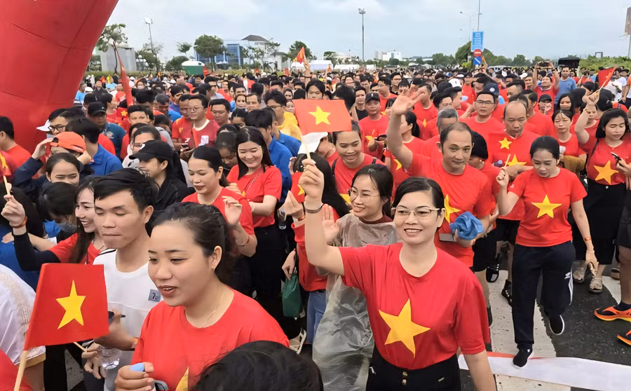 An Giang tham gia hoạt động đi bộ toàn quốc "Cùng Việt Nam tiến bước".