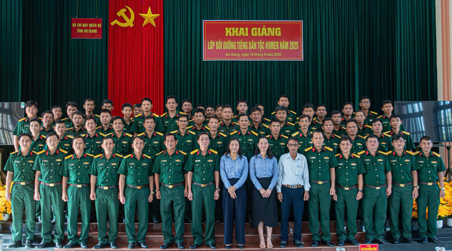 An Giang khai giảng lớp bồi dưỡng tiếng Khmer cho lực lượng vũ trang trong tỉnh.
