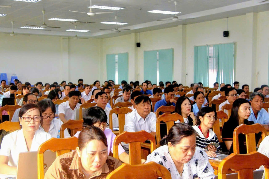 Đội ngũ cán bộ quản lý cấp Tiểu học tham gia tập huấn kiến thức "Chiến lược AI". Ảnh: Trọng Nhân. 1000050743.jpg