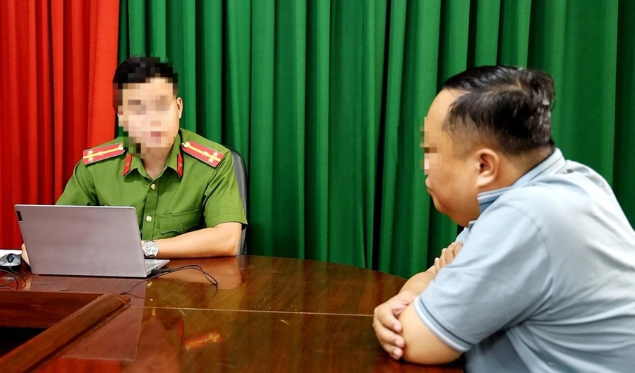 An Giang tạm giữ người đàn ông "“Làm giả con dấu, tài liệu của cơ quan, tổ chức” để lừa đảo. (Ảnh: Tiến Tầm)