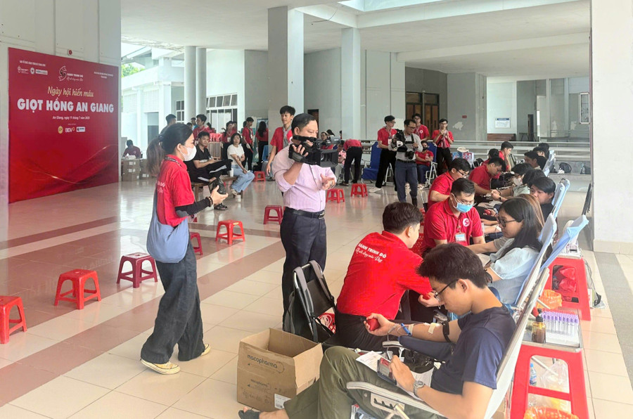 Ngày hội "Giọt hồng An Giang". Ảnh: Trọng Nhân.