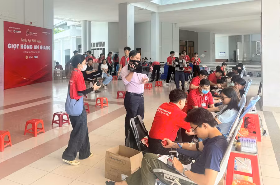 Ngày hội "Giọt hồng An Giang". Ảnh: Trọng Nhân.