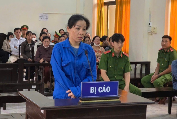 Trần Thị Thương bị tuyên phạt 7 năm tù về tội "Lừa đảo chiếm đoạt tài sản". (Ảnh: Văn Vũ)