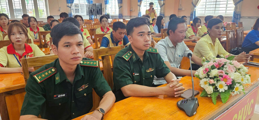 Các tình nguyện viên tham dự lễ ra quân Mùa hè xanh. img-20250716-180231.jpg