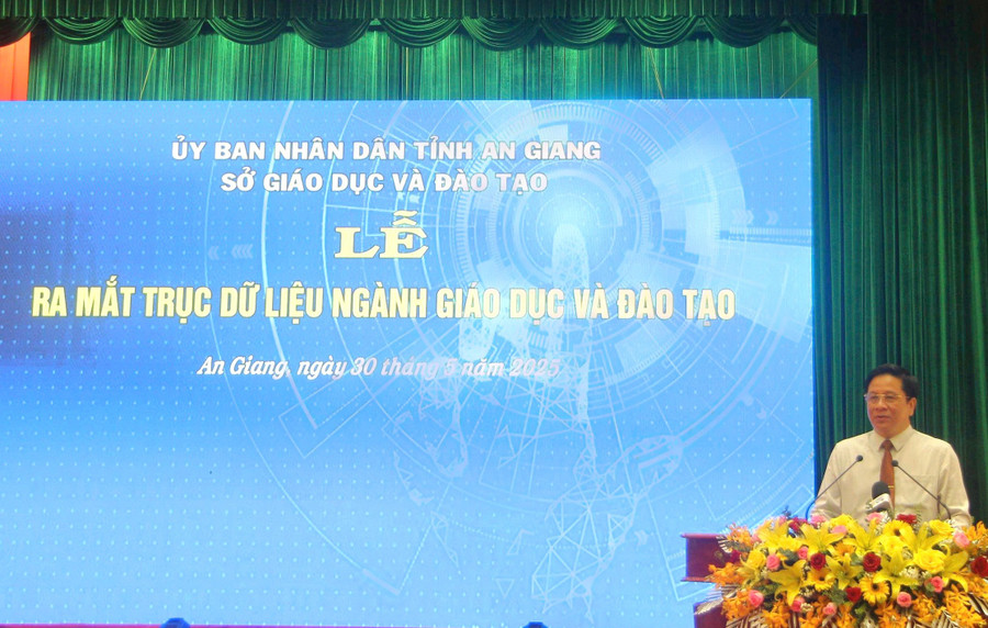 Ông Hồ Văn Mừng, Chủ tịch UBND tỉnh An Giang phát biểu tại buổi lễ. (Ảnh: Trọng Nhân) 1000043233.jpg