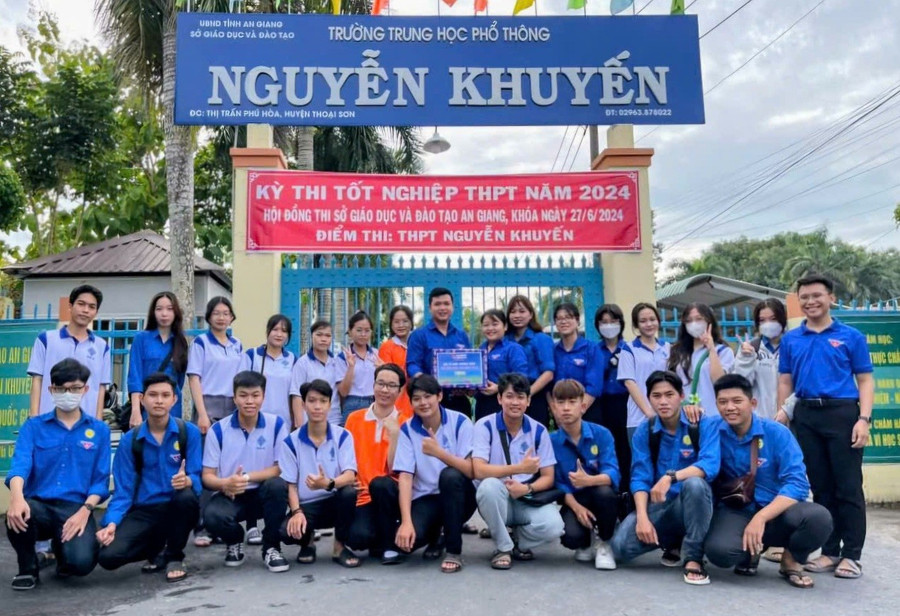 Các đội "Tiếp sức mùa thi" tham gia hỗ trợ thí sinh năm 2024. Ảnh: HP. 1000044592.jpg