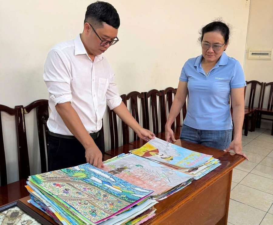 Các tác phẩm dự thi của học sinh các cấp trong tỉnh An Giang. Ảnh: T.V An Giang. 1000055728.jpg