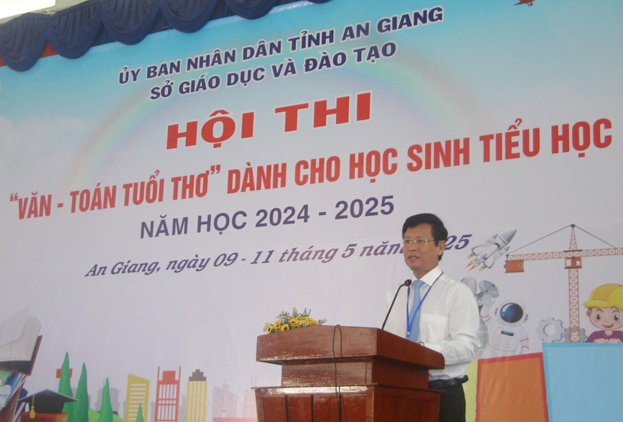 Ông Võ Văn Quới - Trưởng phòng Giáo dục Mầm non - Giáo dục tiểu học (Sở GD&ĐT An Giang) phát biểu tổng kết hội thi. (Ảnh: Trọng Nhân) 1000042416.jpg