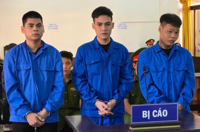 3 bị cáo Tấn, Quý và Thật (từ trái sang) tại phiên tòa.