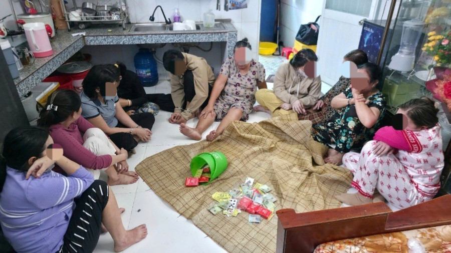 Nhóm tham gia đánh bạc ăn tiền bị bắt giữ.
