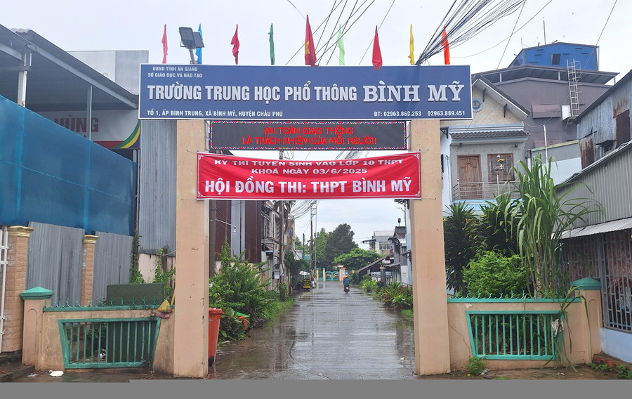 Điểm thi Trường THPT Bình Mỹ (Châu Phú, An Giang) có 17 phòng thi với 401 thí sinh dự thi. (Ảnh: Trọng Nhân) 1000043645-9882.jpg