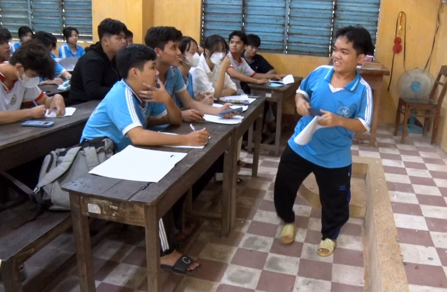 Hiệp luôn vui vẻ, lạc quan trong mọi sinh hoạt.