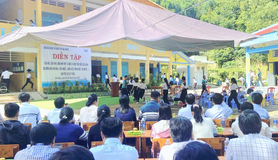 Tỉnh An Giang diễn tập ứng phó biến đổi khí hậu cho học sinh.