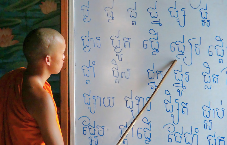 Sư Chau Đep tham gia dạy lớp 2 tại điểm chùa Tro Păng Trao (xã Ô Lâm, tỉnh An Giang). 1000047369.jpg