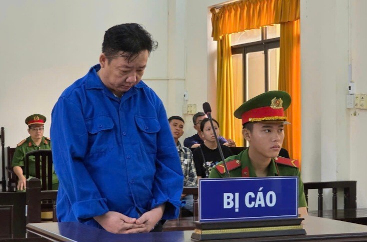 Nguyễn Hoàng Khởi lĩnh 3 năm 6 tháng tù về tội “Lạm dụng tín nhiệm chiếm đoạt tài sản”. (Ảnh: Văn Vũ)
