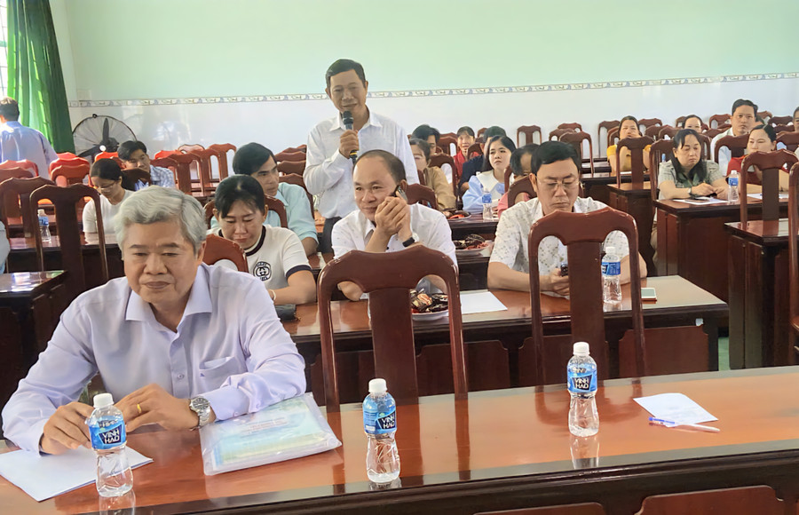 Đại biểu tham gia trao đổi chia sẻ kinh nghiệm trong giáo dục hòa nhập cho trẻ khuyết tật tại Hội thảo. Ảnh: Trọng Nhân. 1000045656.jpg