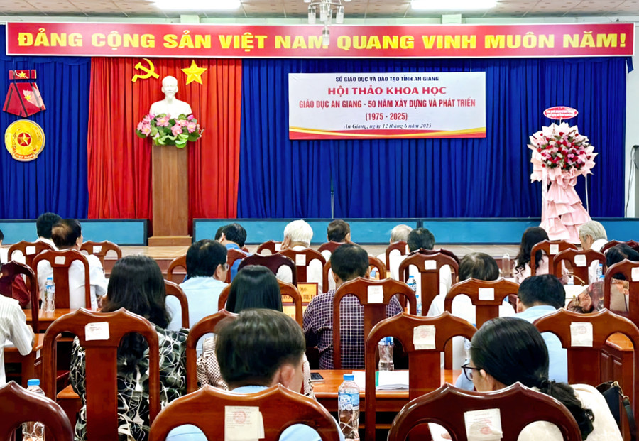 An Giang tổ chức Hội thảo khoa học "Giáo dục An Giang - 50 năm xây dựng và phát triển". (Ảnh: Trọng Nhân)