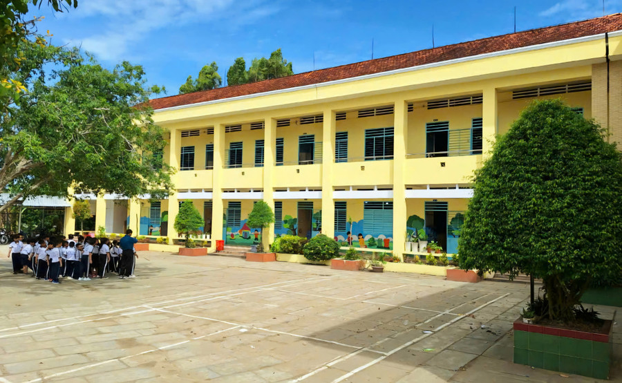 Trường lớp ở An Giang được xây dựng ngày thêm khang trang, sạch đẹp. 1000044164.jpg