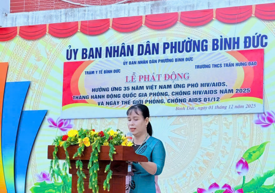 Trường THCS Trần Hưng Đạo (phường Bình Đức, tỉnh An Giang) phát động hưởng ứng 35 năm Việt Nam ứng phó HIV/AIDS.