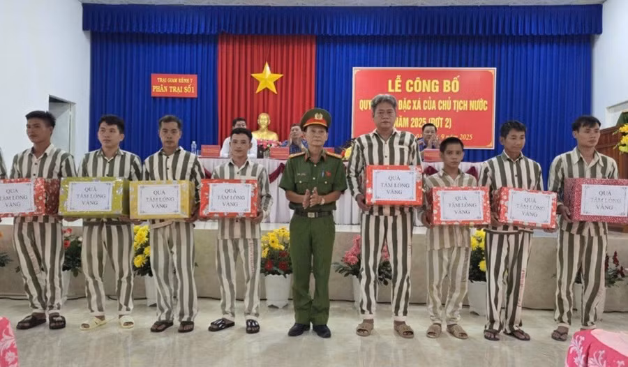 Trại giam Kênh 7 trao Quyết định đặc xá cho 167 phạm nhân. 