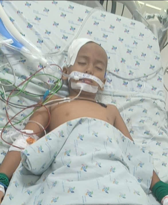 Em Va Nuône hôn mê, thở máy và dẫn lưu não thất. 1000064532-9226.jpg