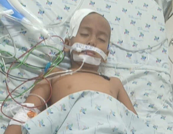 Em Chau Na Vuône hôn mê, đang chờ phẫu thuật lần 2.