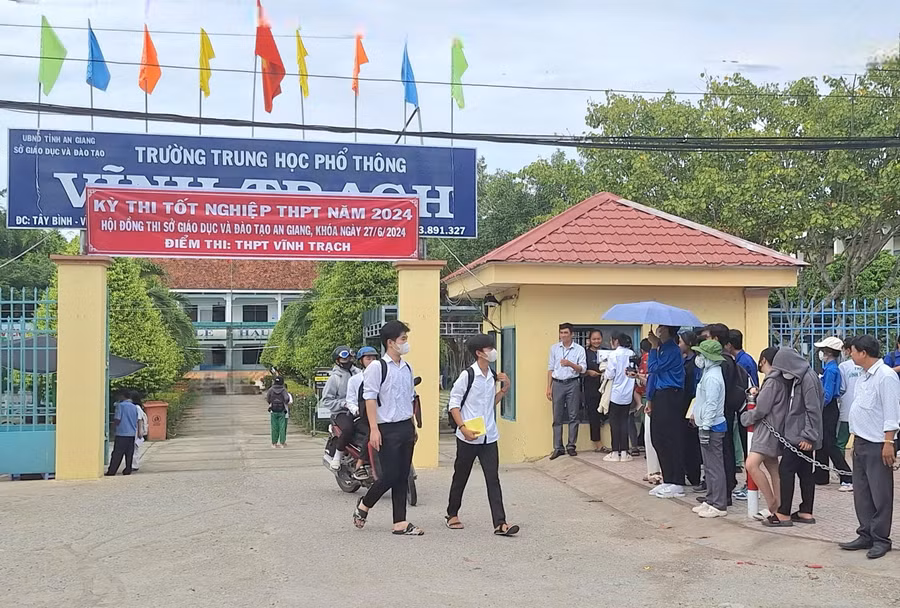 An Giang có 46/51 trường THPT công lập học sinh đỗ tốt nghiệp 100%. (Ảnh: Trọng Nhân)