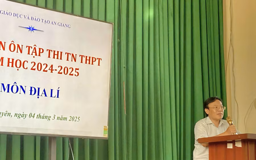 Phó Giám đốc Sở GD&ĐT An Giang Trần Tuấn Khanh, phát biểu khai mạc các lớp tập huấn.