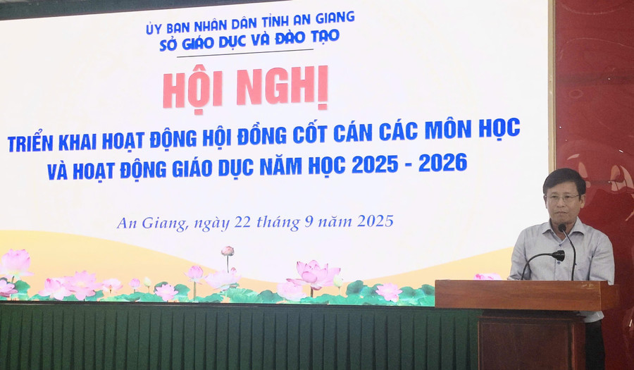 Ông Võ Văn Quới, Phó Trưởng phòng Giáo dục Phổ thông (Sở GD&ĐT An Giang) triển khai nhiệm vụ hoạt động năm học 2025 - 2026. 1000055793.jpg