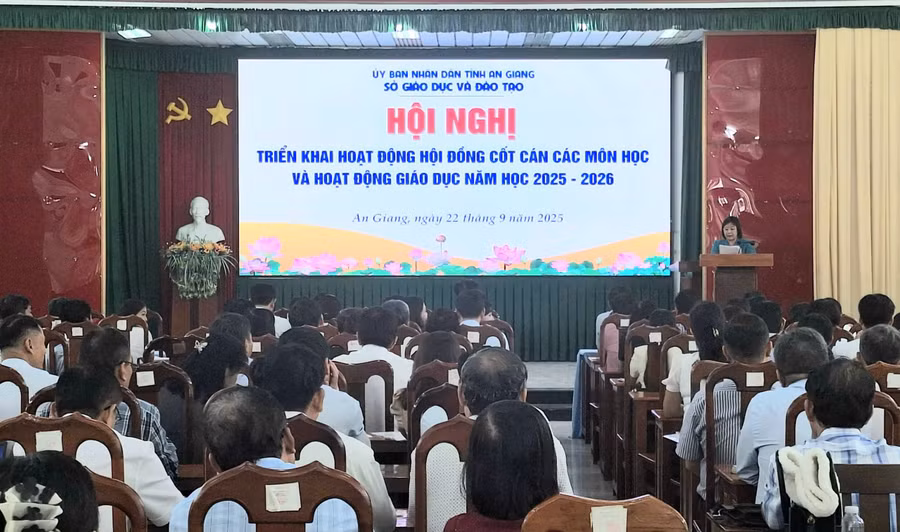 Quang cảnh Hội nghị triển khai hoạt động Hội đồng cốt cán chuyên môn tiểu học. 