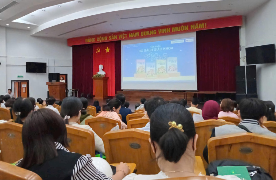 An Giang tổ chức Tập huấn sử dụng SGK Tiếng Anh lớp 5 cho hơn 600 CB,GV trong tỉnh.