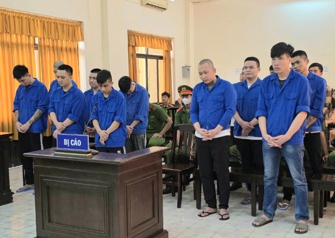 Các bị cáo tại phiên tòa. Ảnh: Văn Vũ. 1000050049-1181.jpg