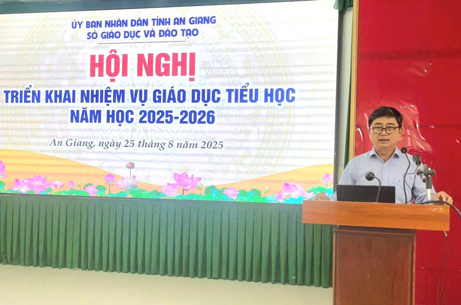 Ông Nguyễn Quốc Khanh, Phó Giám đốc Sở GD&ĐT An Giang phát biểu tại Hội nghị. img-20250825-081813.jpg