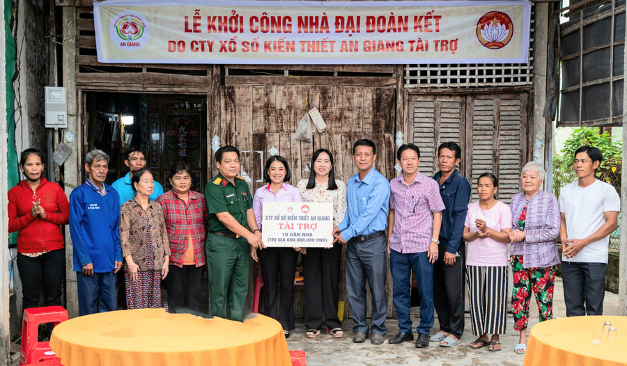 Công ty TNHH MTV Xổ số Kiến thiết An Giang tài trợ xây dựng nhà Đại đoàn kết cho người dân các xã biên giới.